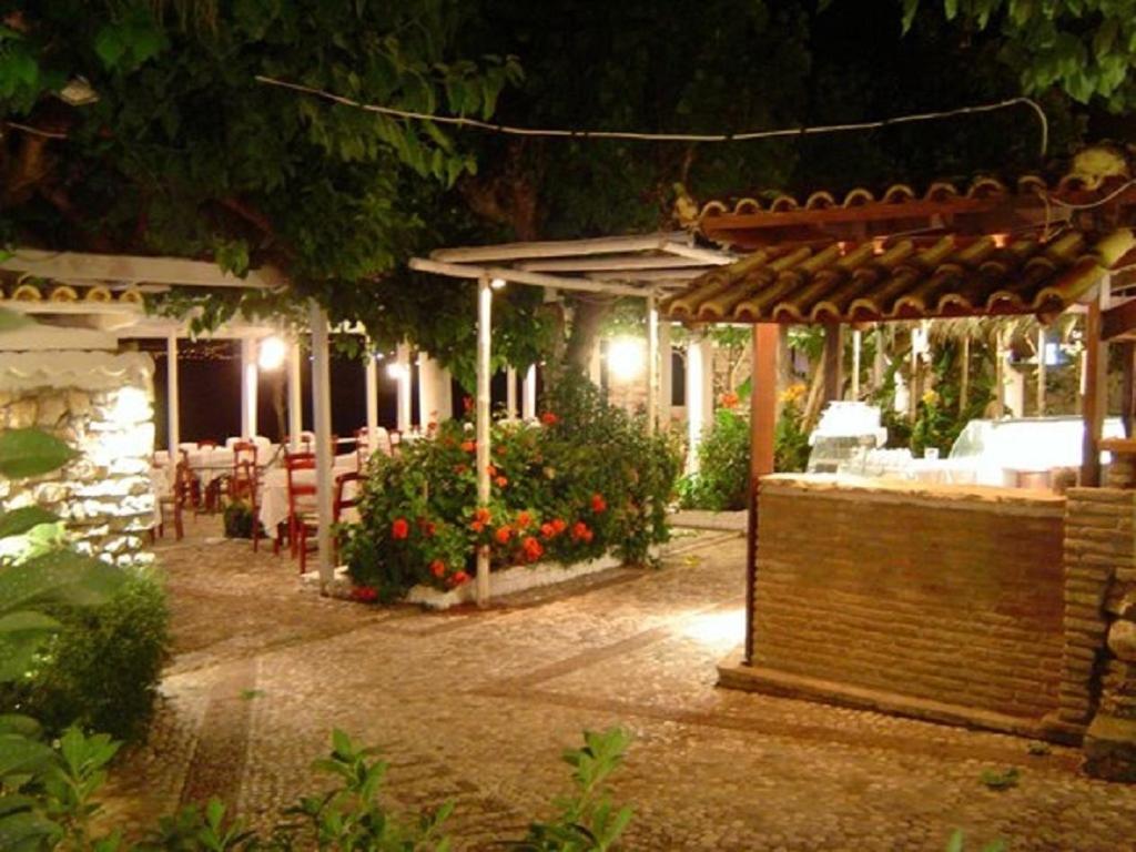 Taradella Hotel Alissós Exterior foto