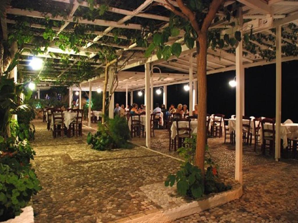 Taradella Hotel Alissós Exterior foto